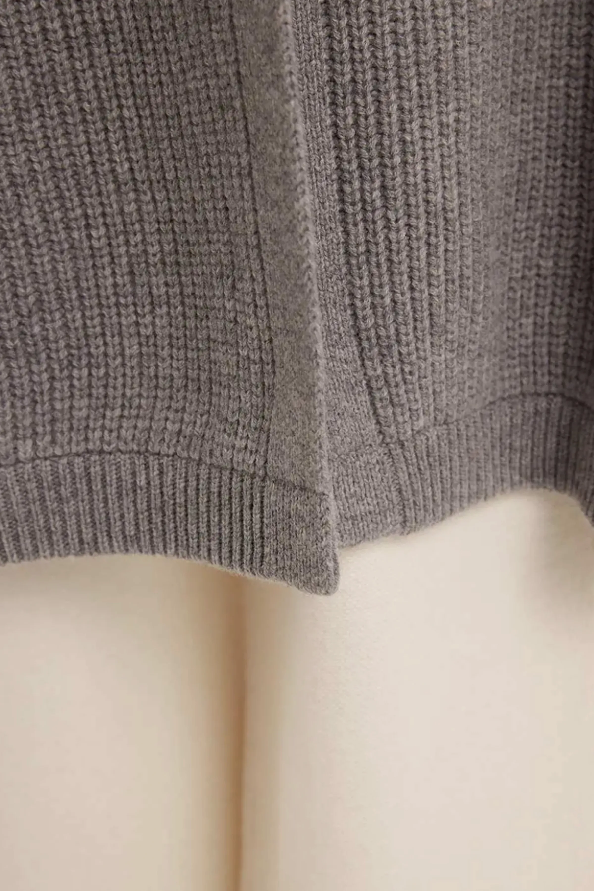 BOX-CUT AMPLE CARDIGAN