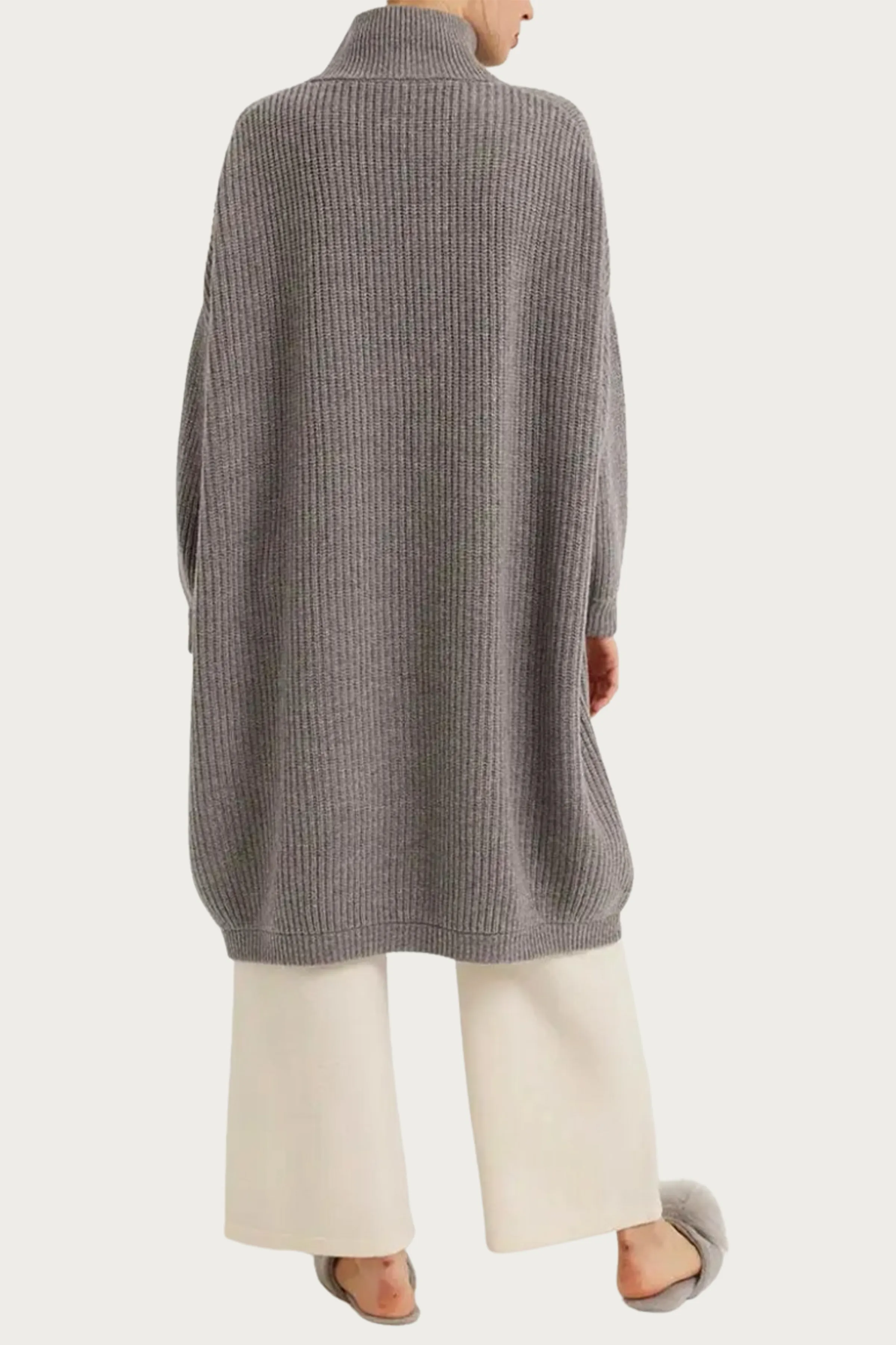 BOX-CUT AMPLE CARDIGAN