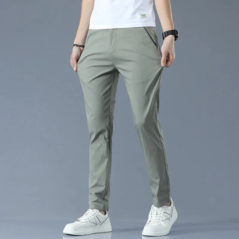 Klassische leichte Slim Fit Hosen