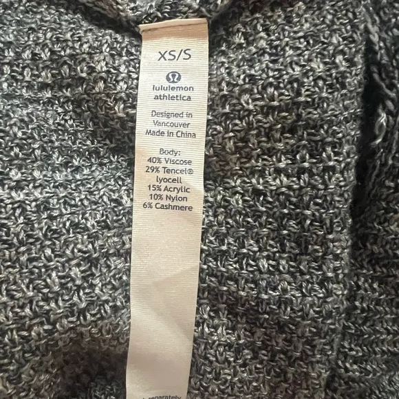 Lululemon Breeze Easy Wrap size XS/S