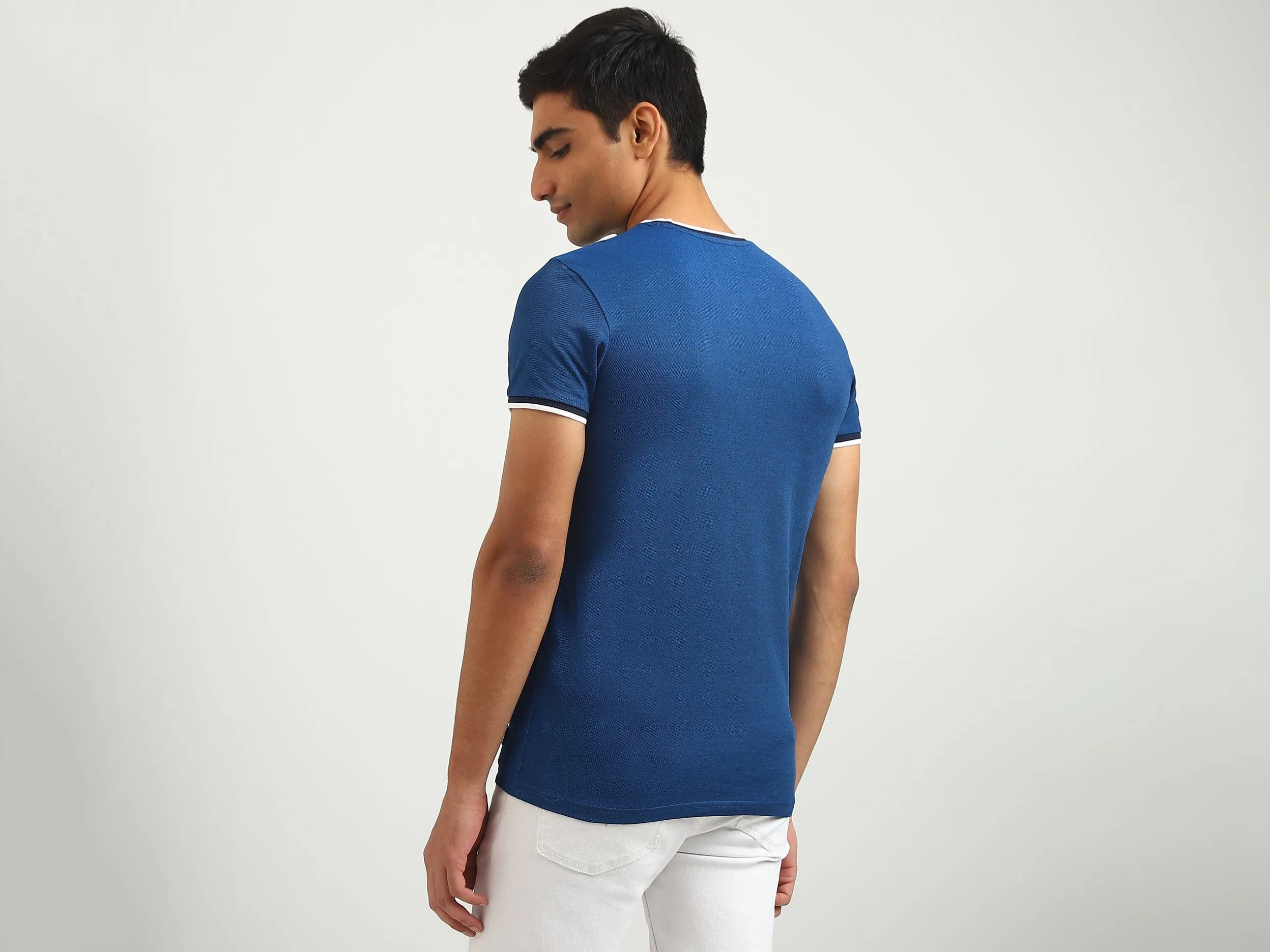 Men Solid Round Neck T-shirt