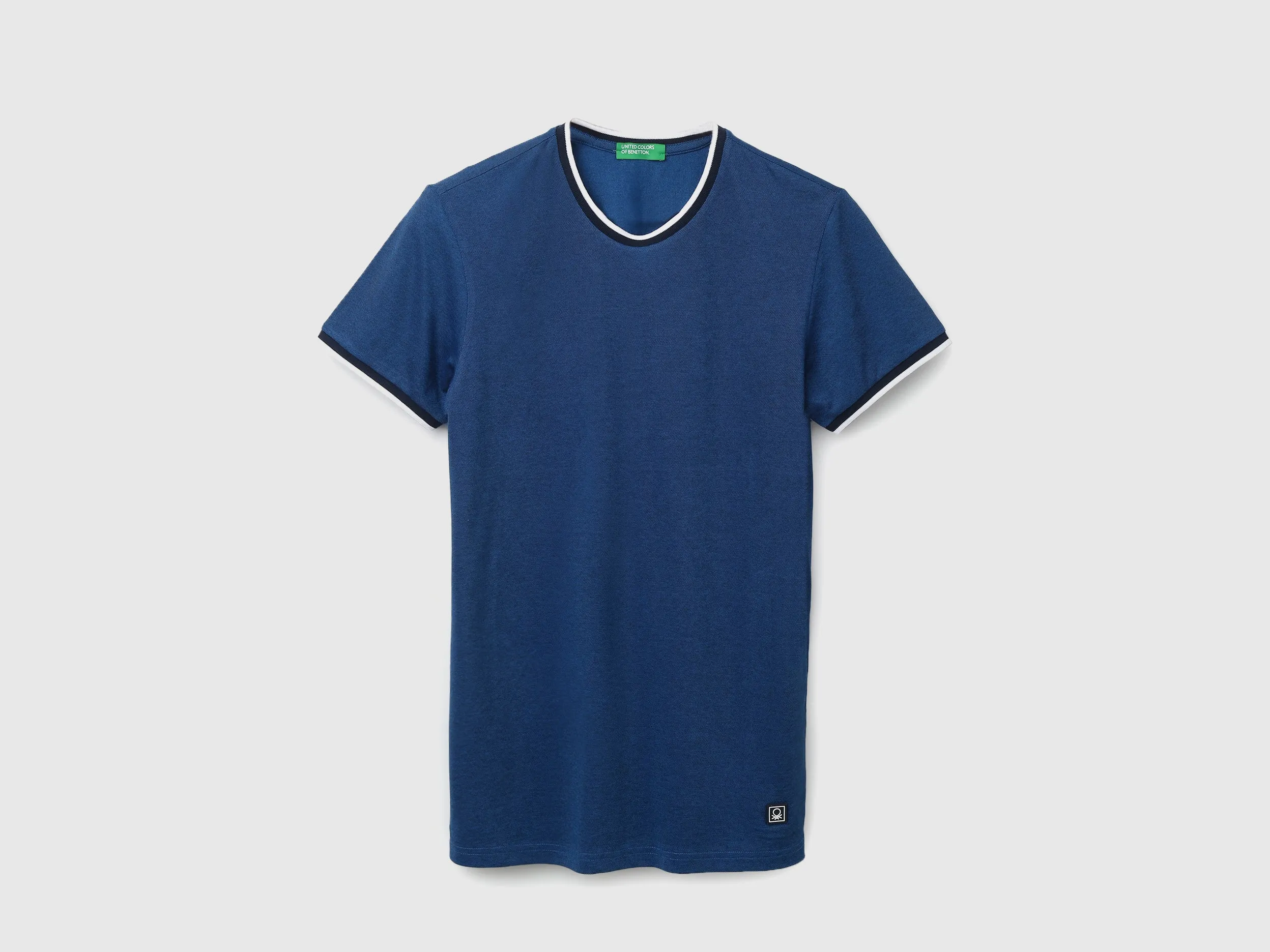 Men Solid Round Neck T-shirt