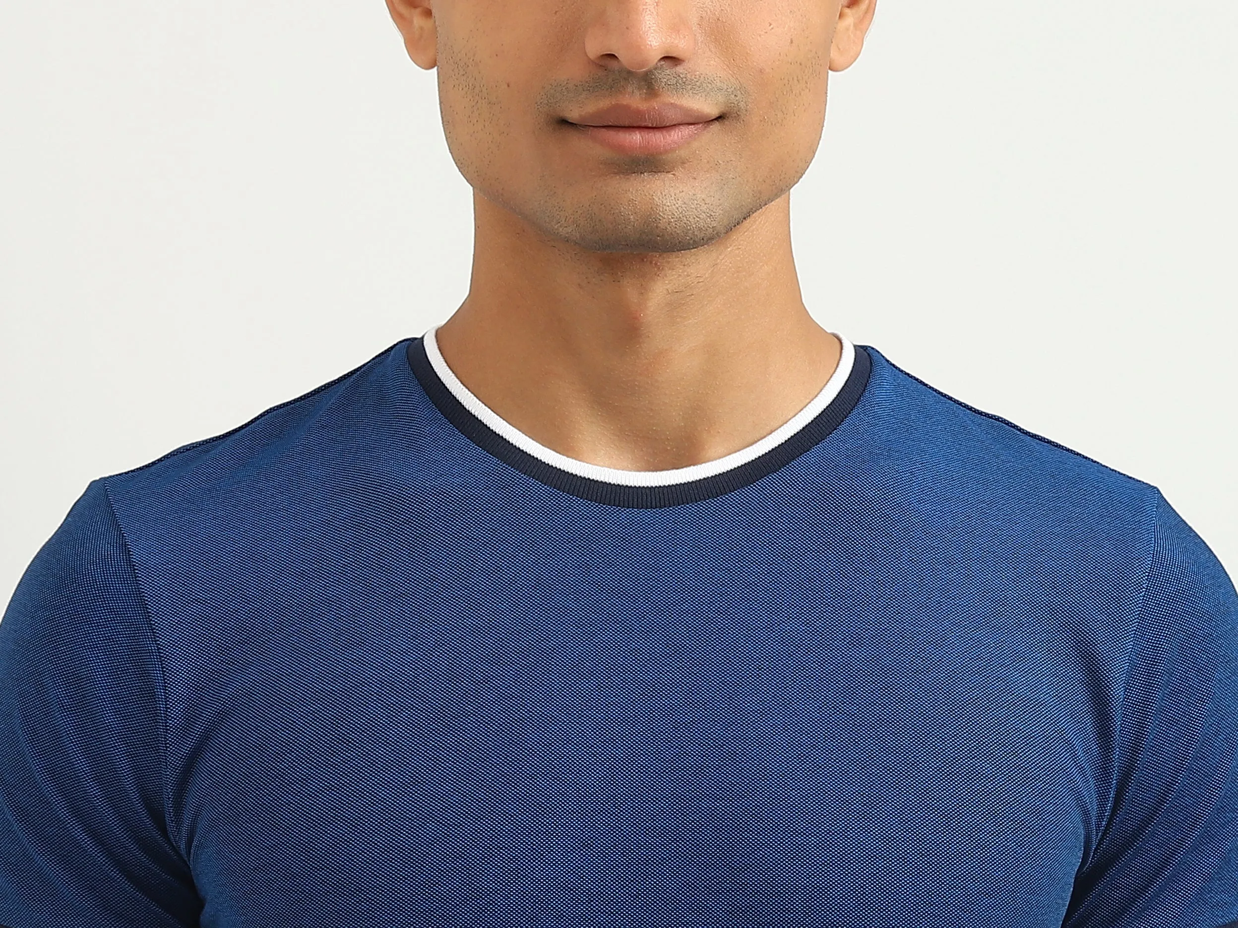Men Solid Round Neck T-shirt