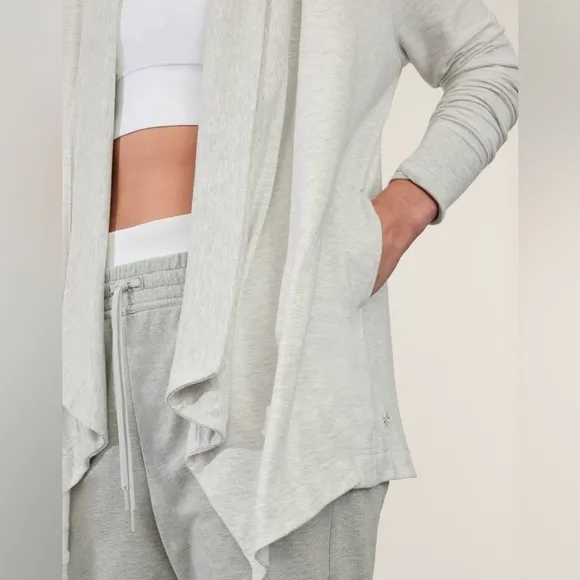 NWT Athleta Pranayama Light Grey Heather Wrap Size Medium.