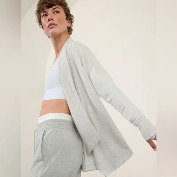 NWT Athleta Pranayama Light Grey Heather Wrap Size Medium.