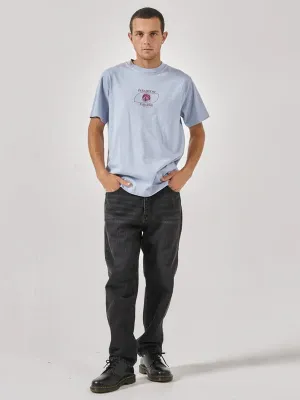 THRILLS PORTRAIT OF PARADISE MERCH FIT TEE SKY BLUE