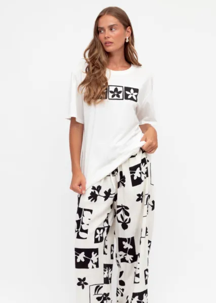 Tri Daisy Tee